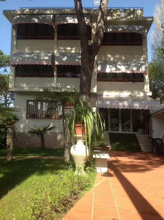 Hotel Manuela Cinquale 3*,