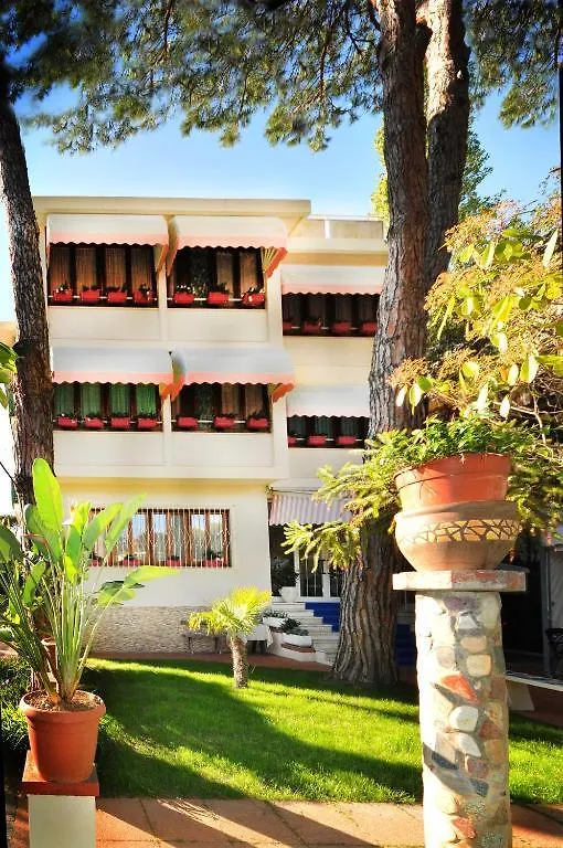 Hotel Manuela チンカレ